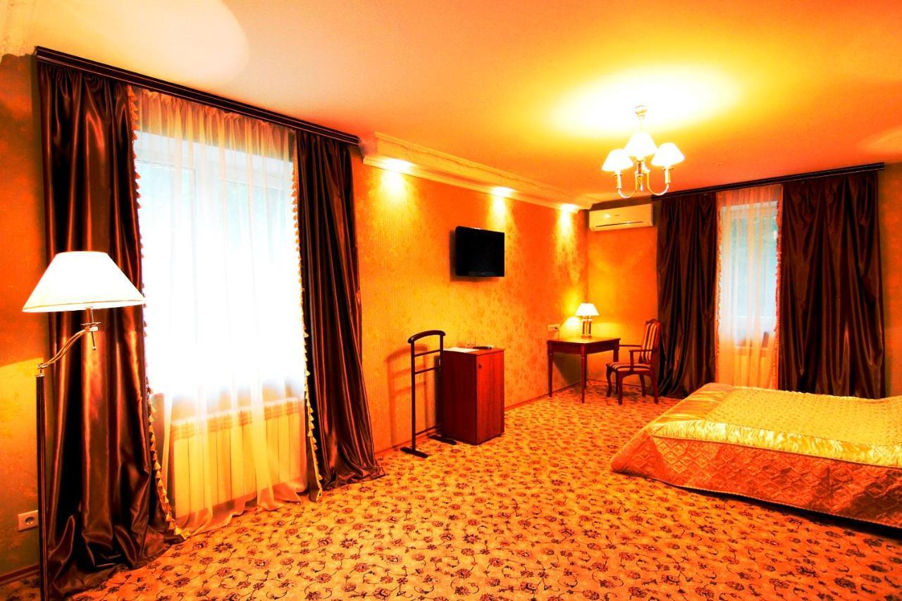 Britaniya Hotell Kharkiv Eksteriør bilde